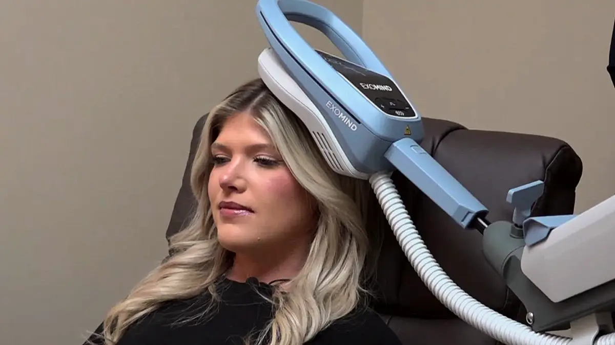 Patient relaxing during an ExoMIND session at New Hope Vitality